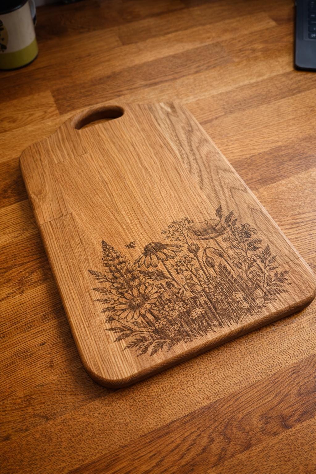 Wildflower engraved wooden oak chopping board - oak - 22mm