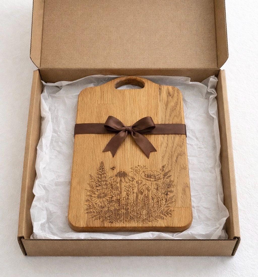 Wildflower engraved wooden oak chopping board - oak - 22mm