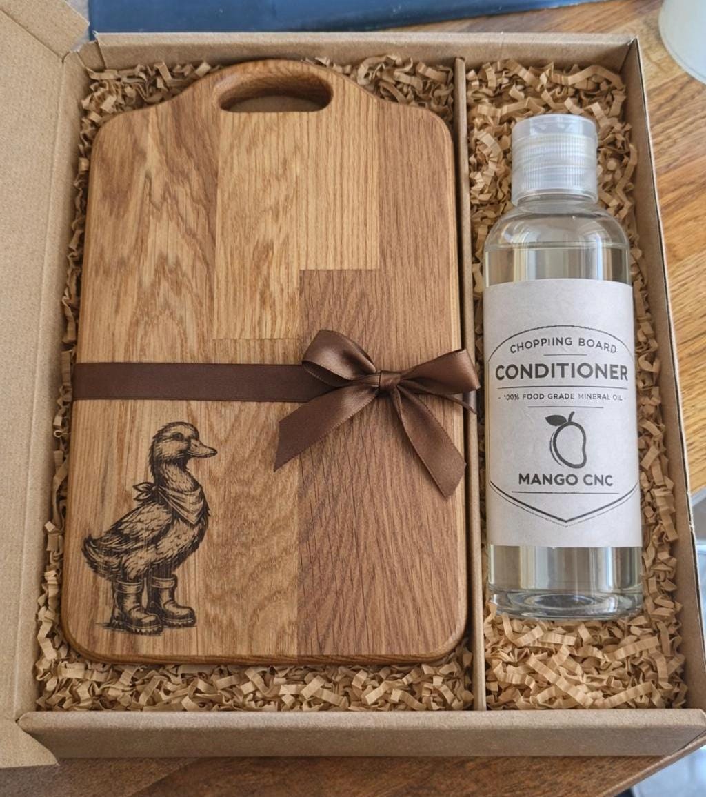 Solid Oak Chopping Board – Engraved Duck Design, Rustic Kitchen Gift