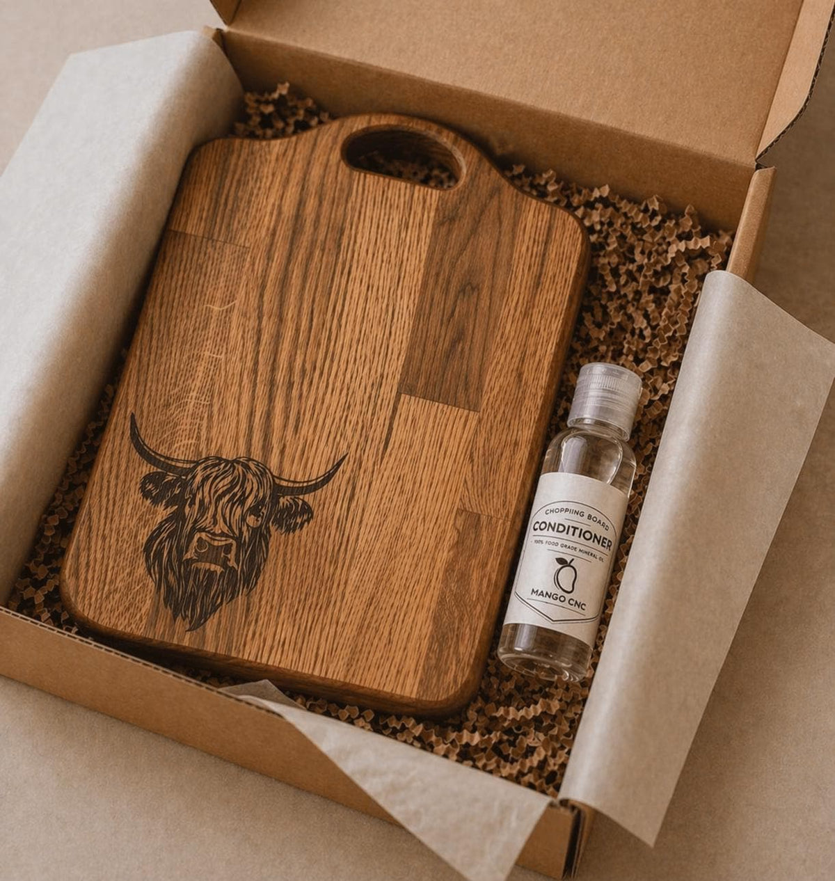 Solid Oak Chopping Board – Engraved Highland Cow Design, Rustic Kitchen Gift