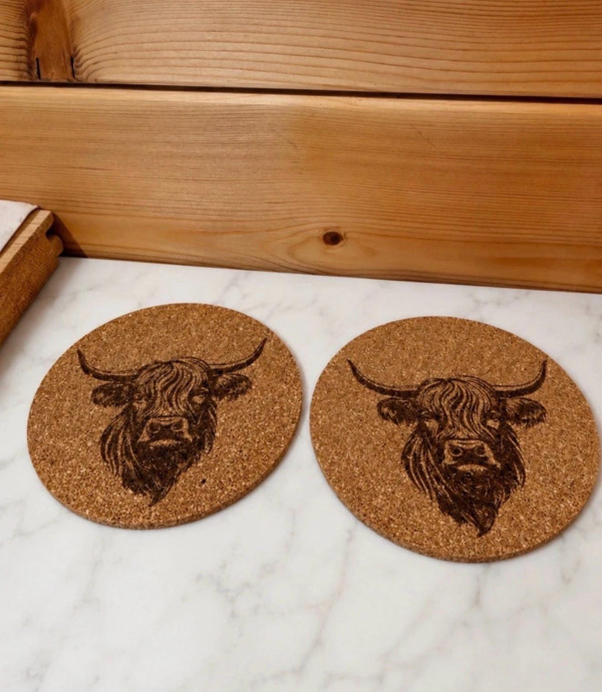 Solid Oak Chopping Board – Engraved Highland Cow Design,matching coasters / Rustic Kitchen Gift