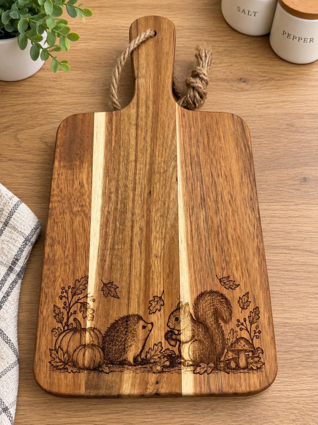 Autumn Woodland Acacia Serving Board – Hedgehog & Squirrel / cheese board / gift idea