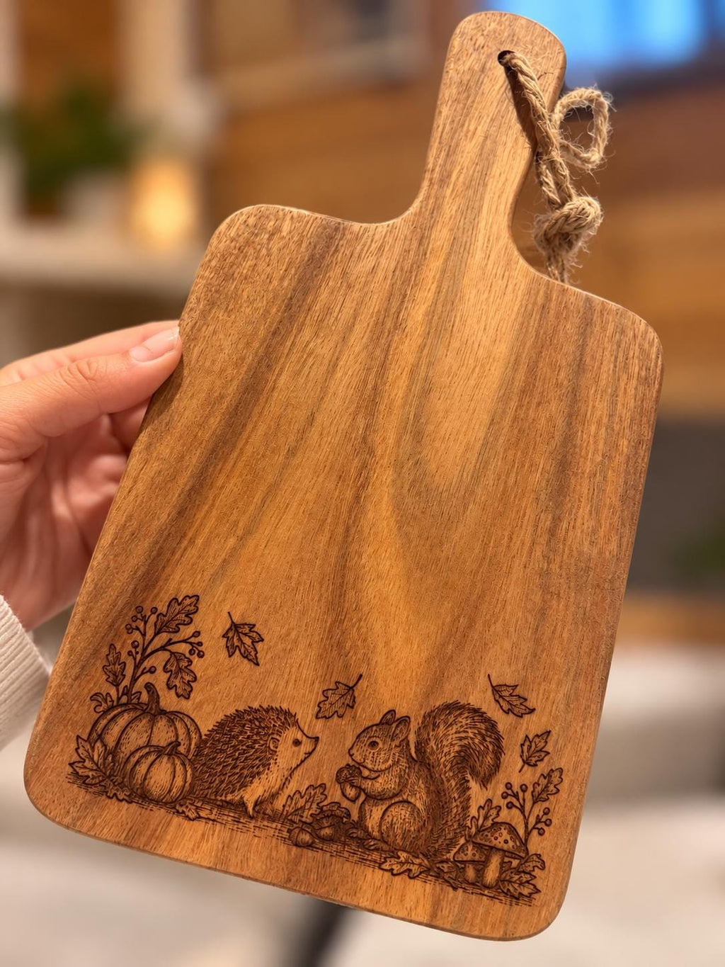 Autumn Woodland Acacia Serving Board – Hedgehog & Squirrel / cheese board / gift idea