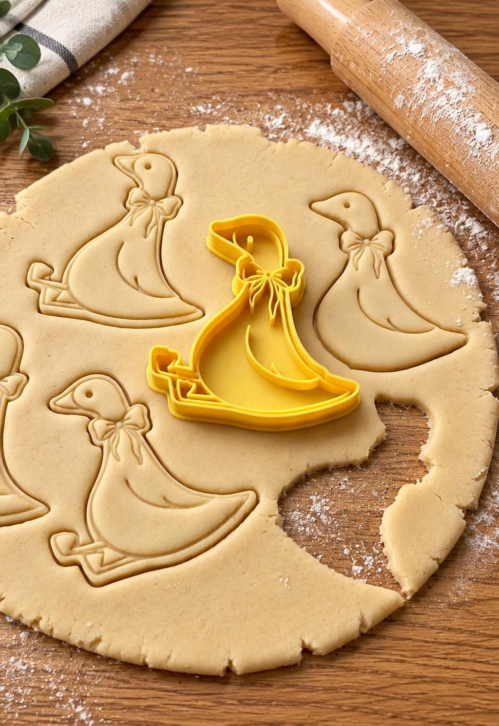 Goose with Bow Cookie Cutter & Embosser  8cm | Baking /  Fondant Stamp